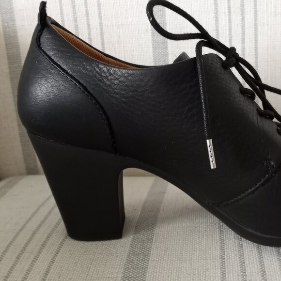 'Comfortiva' Pillow Top Memory Foam Black leather lace up New Without Box Size 8 - Picture 3 of 16